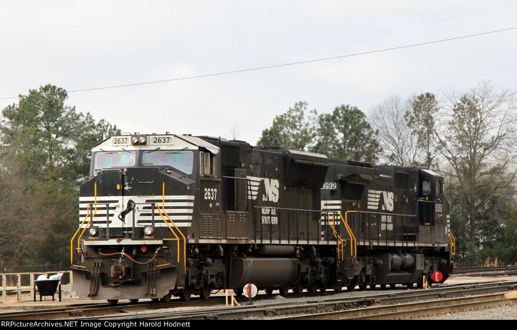 NS 2637 & 8392 sit in Glenwood Yard